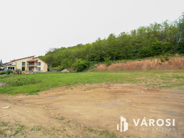 Pécskő út végén építési telek eladó!