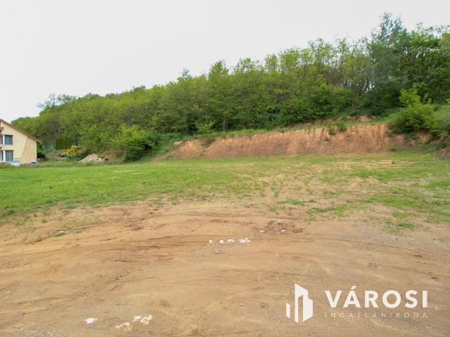 Pécskő út végén építési telek eladó!
