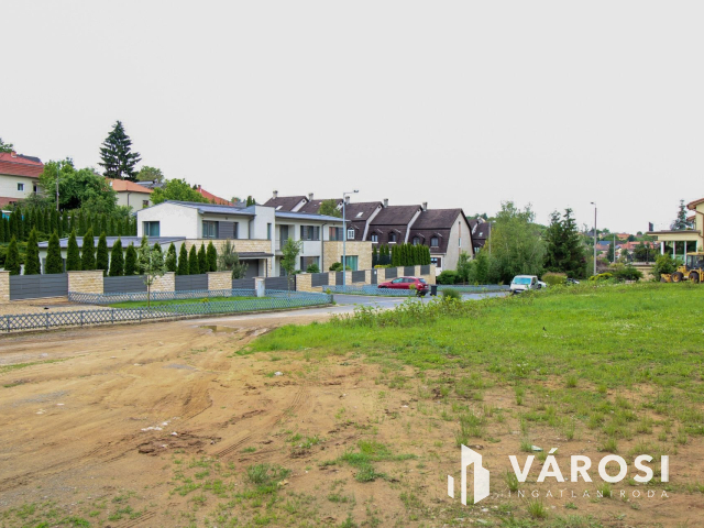 Pécskő út végén építési telek eladó!