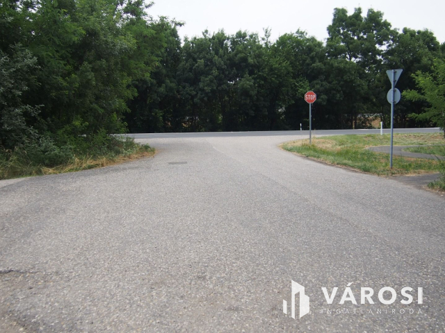 Iparterület Szeged és Vásárhely között, a Tisza hídnál!