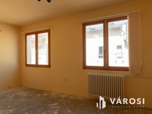 Siófok belvárosában a főtéren 591 nm lakóterű ingatlan eladó