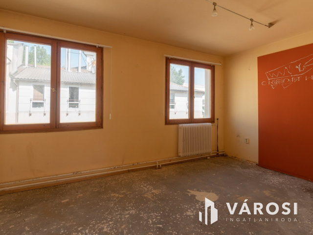 Siófok belvárosában a főtéren 591 nm lakóterű ingatlan eladó