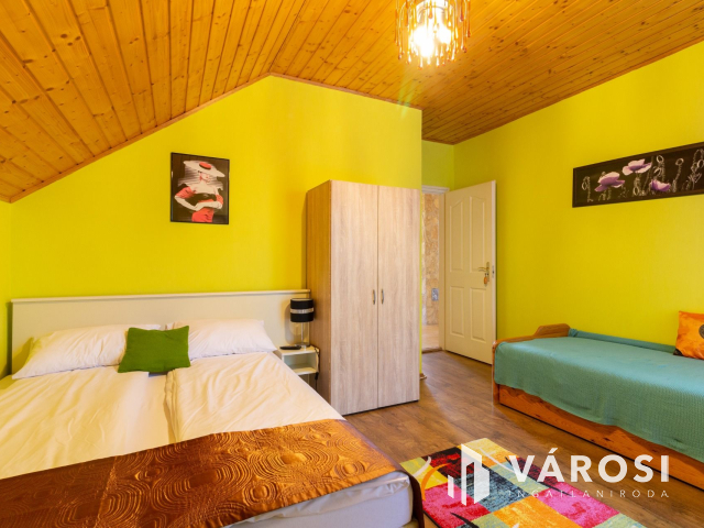 Eladó 6 lakásos családi ház Siófokon