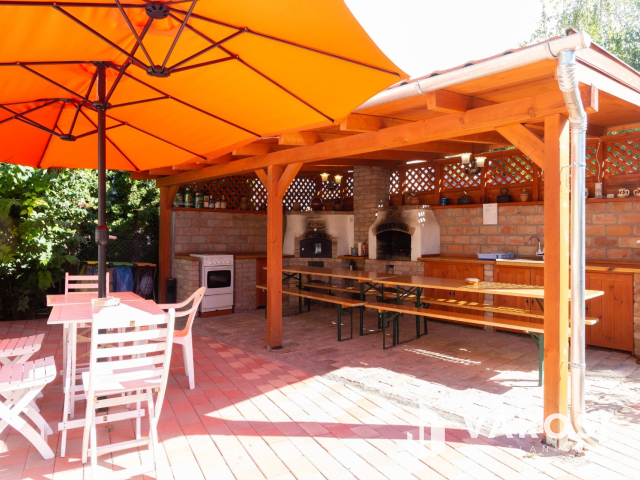 Eladó 6 lakásos családi ház Siófokon