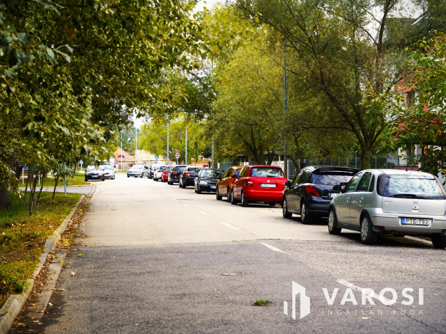 Győr-Révfaluban telek eladó!