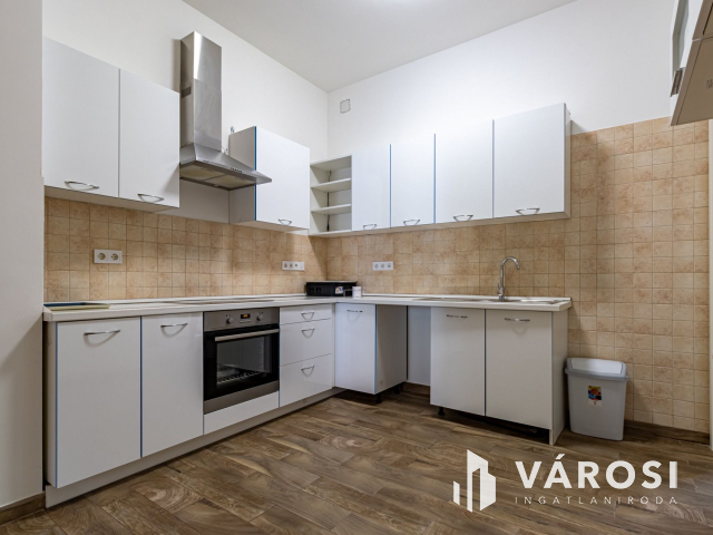 Többgenerációs, 4 lakásos családi ház a X. kerületben Eladó!