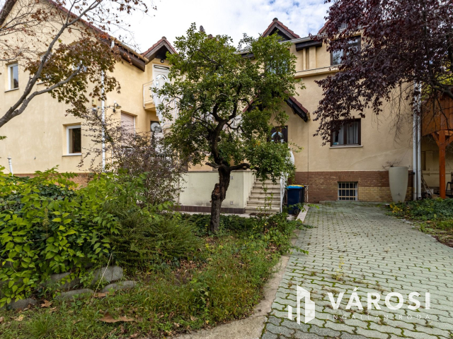 Többgenerációs, 4 lakásos családi ház a X. kerületben Eladó!