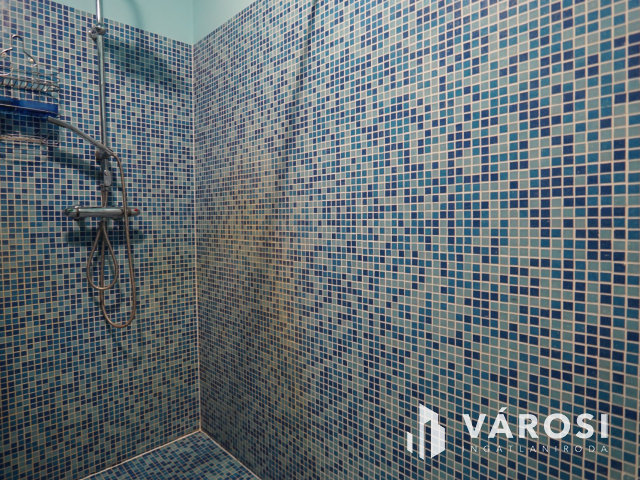 Balatonkeresztúron igényes nyaraló, 5 percre a strandtól!