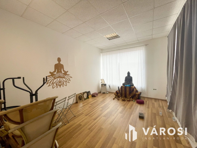 Homokterenyén eladó a Hangya ABC!