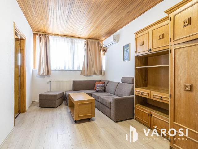 Zalakaroson 7 lakrészes apartmanház étteremmel együtt eladó!