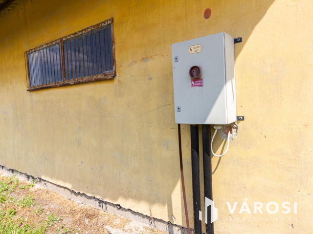 Derekegyházi ipari terület, vállalkozás eladó.