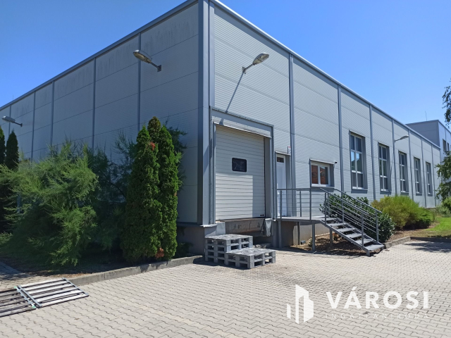 Ausztria határától mindössze 7 km-re korszerű telephely!