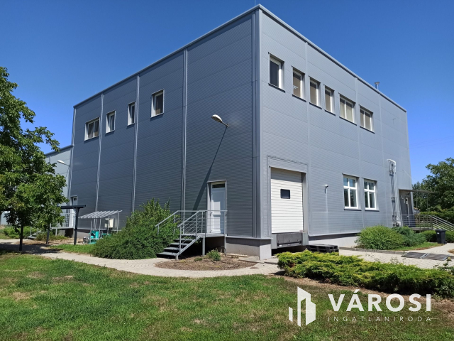 Ausztria határától mindössze 7 km-re korszerű telephely!