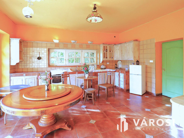 Befektetési lehetőség Vállalkozásra alkalmas 2 szintes ház