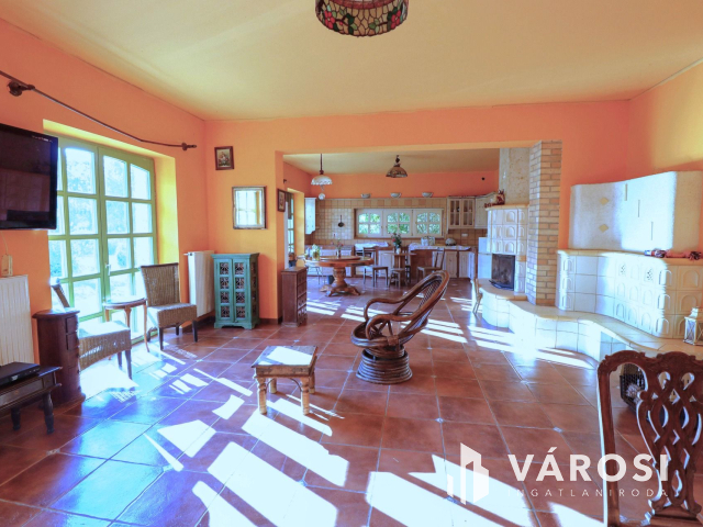 Befektetési lehetőség Vállalkozásra alkalmas 2 szintes ház