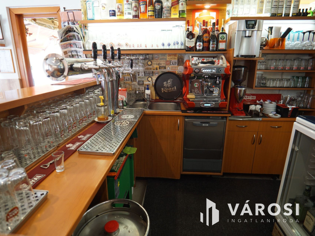 Bejáratott vendéglátóegység, felszereléssel együtt eladó!
