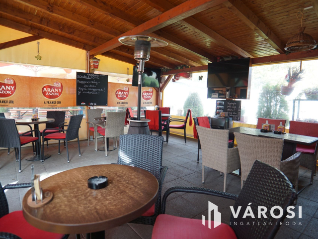 Bejáratott vendéglátóegység, felszereléssel együtt eladó!