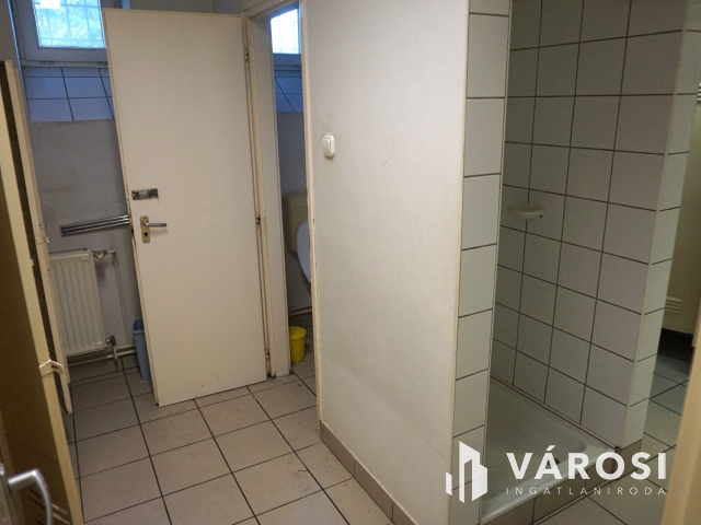 Élelmiszer feldolgozó ár alatt kiadó!