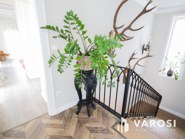 Mediterrán hangulatú ingatlan az Aranyparton