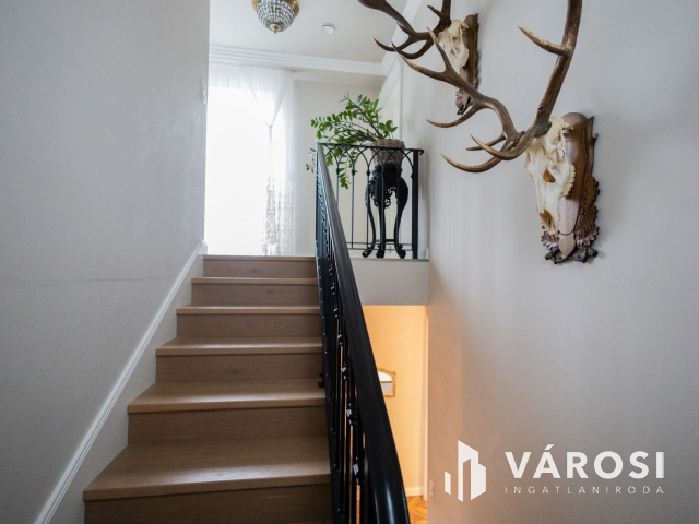 Mediterrán hangulatú ingatlan az Aranyparton