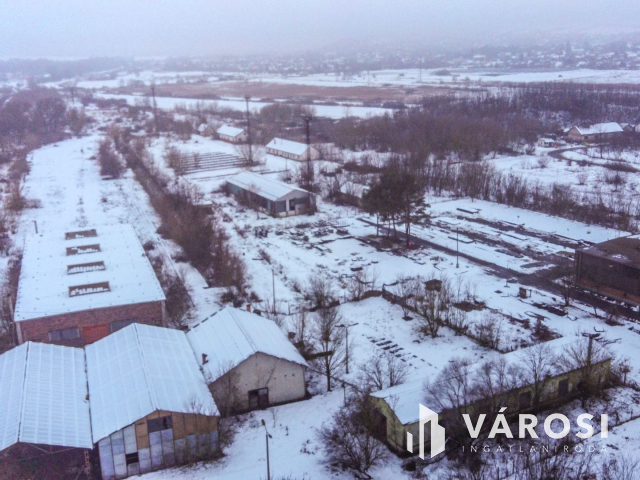 10,7 hektár ipari terület, épületekkel eladó Bátonyterenyén!
