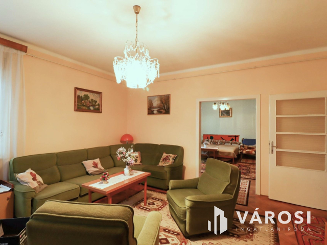 Eladó ház Győr  -  2 generáció, vállalkozás.. - Ön dönt!