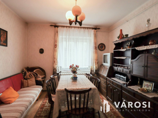 Eladó ház Győr  -  2 generáció, vállalkozás.. - Ön dönt!