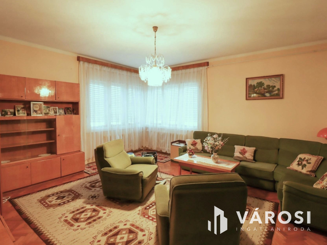 Eladó ház Győr  -  2 generáció, vállalkozás.. - Ön dönt!