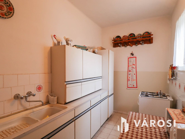 Eladó ház Győr  -  2 generáció, vállalkozás.. - Ön dönt!