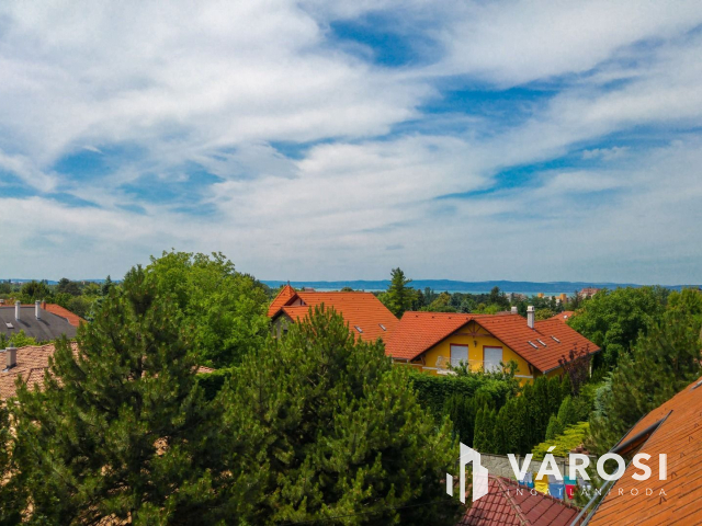 15 apartmanból álló apartmanház Siófokon