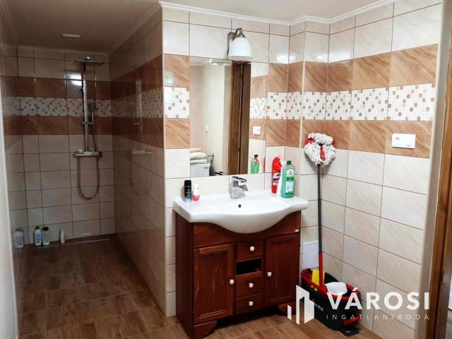 Működő állattartó farm berendezésekkel együtt eladó!