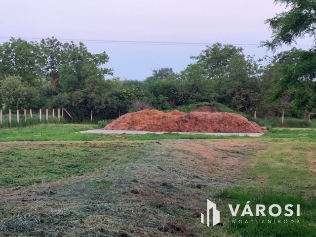 Működő állattartó farm berendezésekkel együtt eladó!