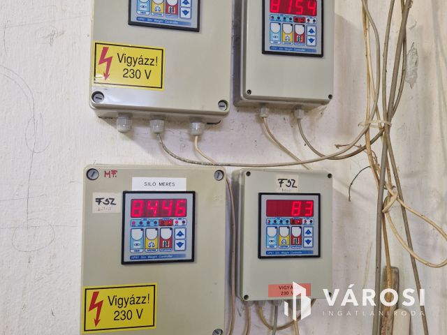 Működő állattartó farm berendezésekkel együtt eladó!