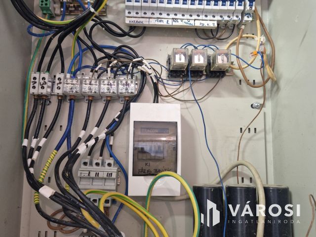 Működő állattartó farm berendezésekkel együtt eladó!