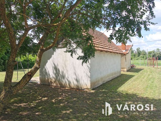 Működő állattartó farm berendezésekkel együtt eladó!