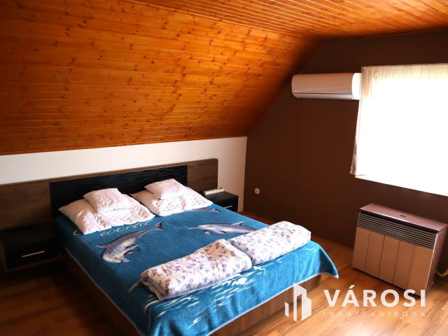 4 apartmanos családi ház eladó Sóstón