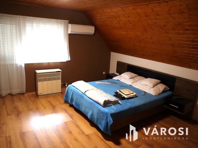 4 apartmanos családi ház eladó Sóstón