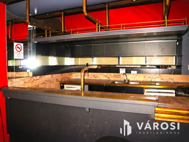 Körmend főterén,befektetőnek, vendéglátó egység kiadó-eladó