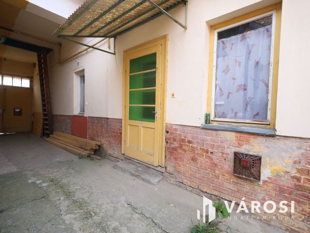 Eladó üzlethelyiség Gyulán a posta mellett