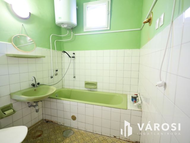 Eladó üzlethelyiség Gyulán a posta mellett