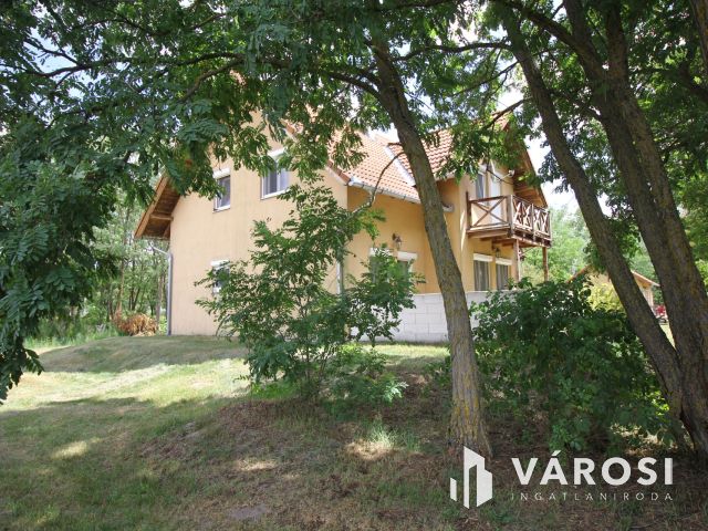 Napelemes tanya Balástyán