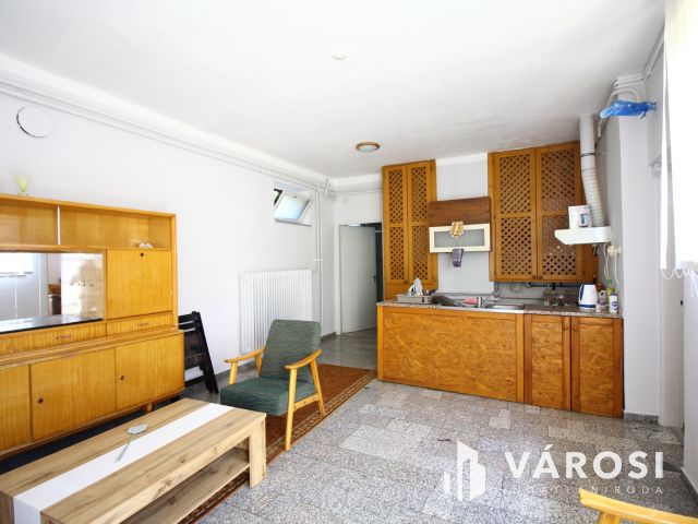 Kisteleken, központi üzlethelyiséget kínálok