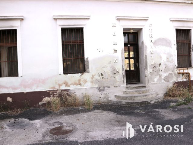 Körmend,volt cukrászüzem,berendezés nélkül eladó!