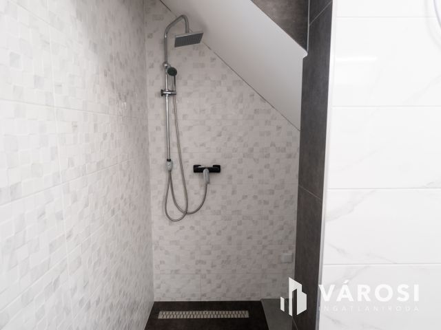 Két ingatlan egy telken, különleges lehetőség