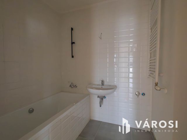 Kulcsrakész lakás Péterhegyen C-F-2