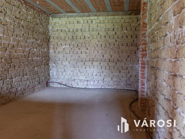 Szerkezetkész öko szálláshely Újirázon