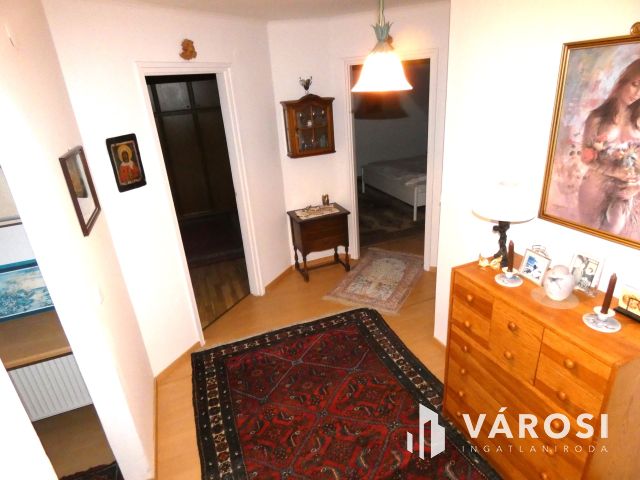 Nagy ház most még jó áron eladó a Balatonhoz közel