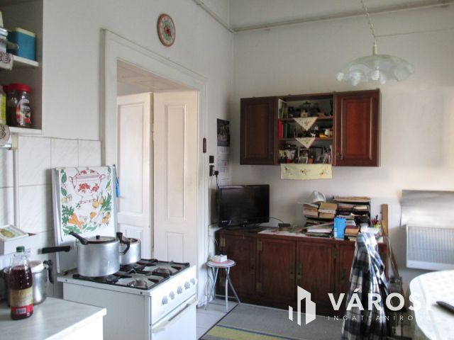 Egy központi elhelyezkedésű nagypolgári ház Érsekvadkerten