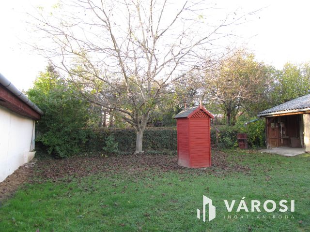 Egy központi elhelyezkedésű nagypolgári ház Érsekvadkerten