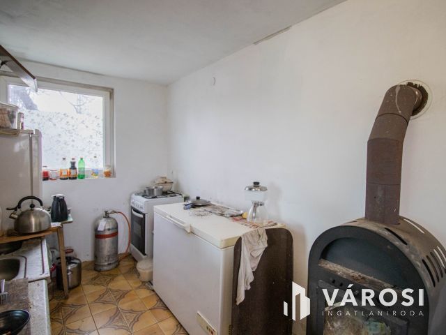 Nyugodt környéken eladó ház Töltéstaván